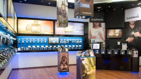 Дизайн POS-материалов для оформления фирменных магазинов Garmin Дизайн POS-материалов для оформления фирменных магазинов Garmin